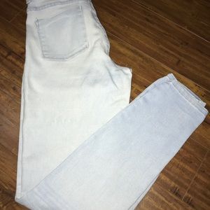 Light washed skinny jeans